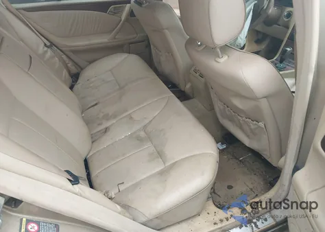 2001 Mercedes-Benz E 320 z USA, uszkodzony, nr VIN WDBJF65J31B215139